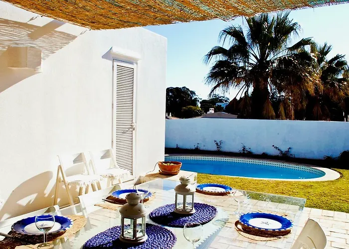 Private Vila832 In *