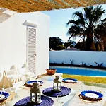 Private Vila832 In *