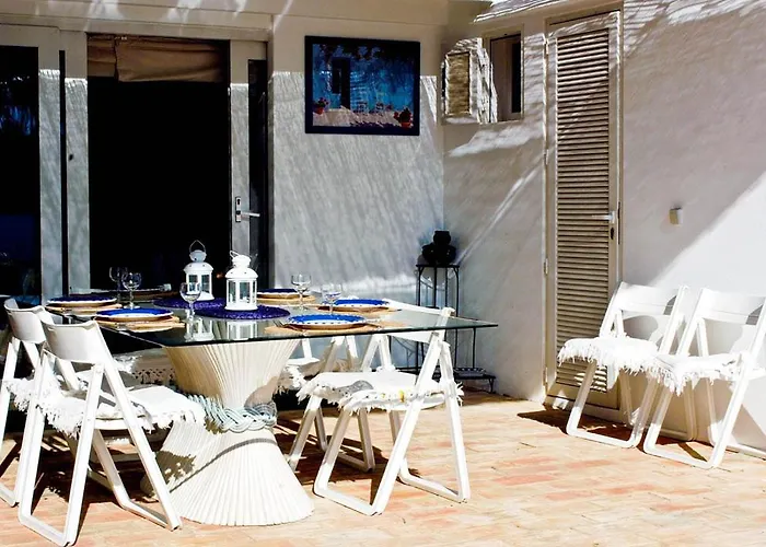 Private Vila832 In *